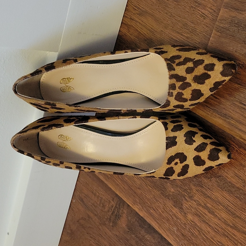 Victoria's Secret leopard print pumps